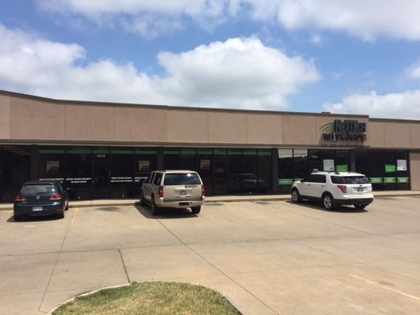 Retail Space-1600-1624 E. 11th Street: 1600-1624 E. 11th Street, Hutchinson, KS 67501